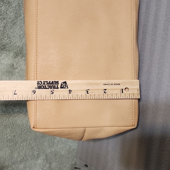 Lauren Conrad light tan purse. - Picture 9 of 10